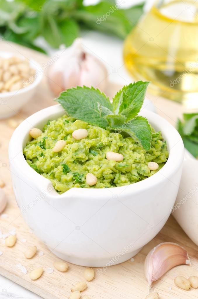 Aprenda a fazer molho pesto e deixe suas massas ainda mais saborosas